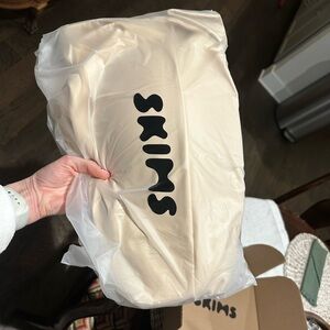 SKIMS NWT Hip Enhancing Shapewear